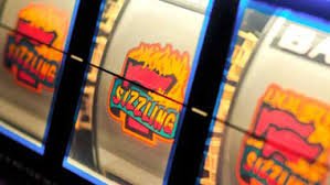 Antarmuka hadirjp menampilkan kategori permainan slot, live-dealer, dan sportsbook